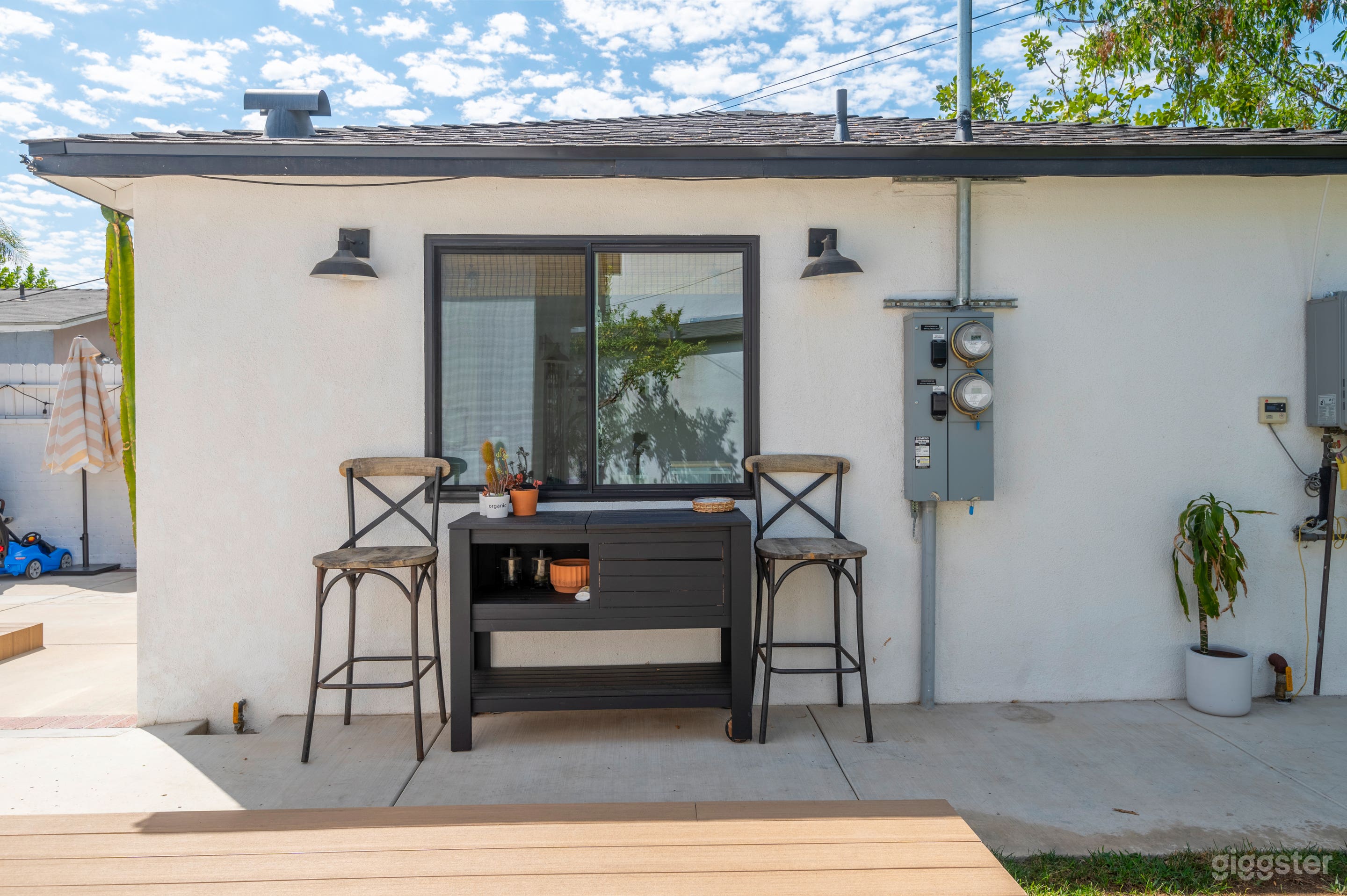 Newly Built Modern Studio Guest House w/ Backyard Photo 4