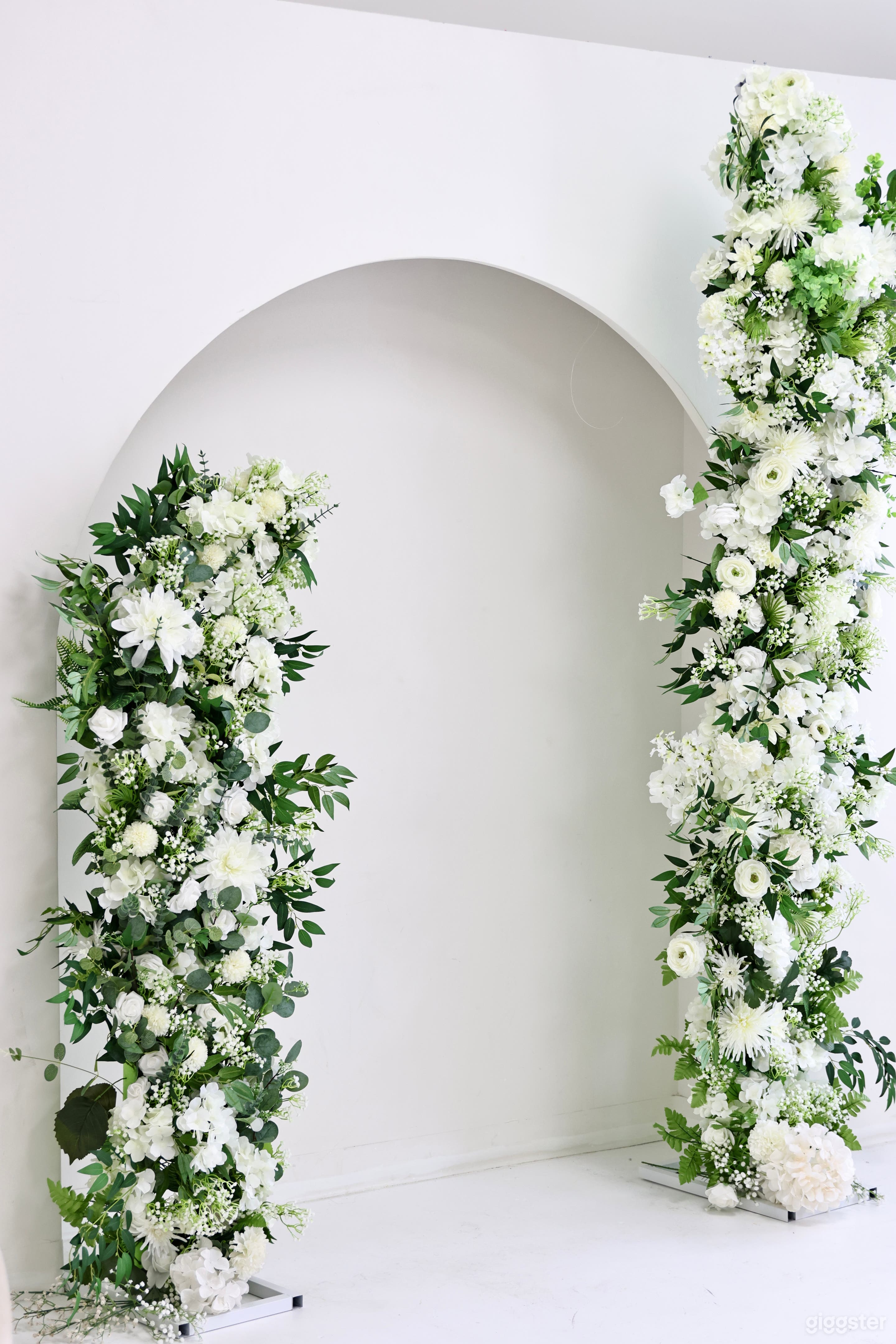 Emily in Paris and floral garden! Photo 3