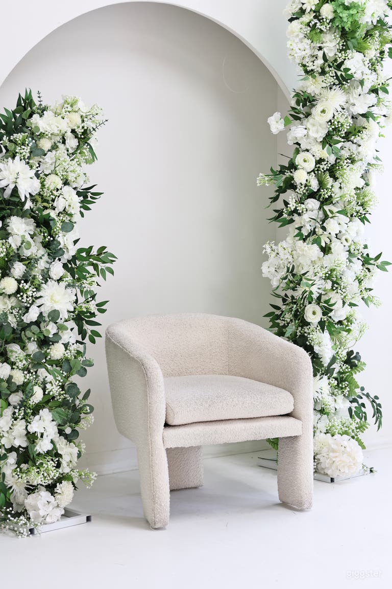  Emily in Paris and floral garden! 