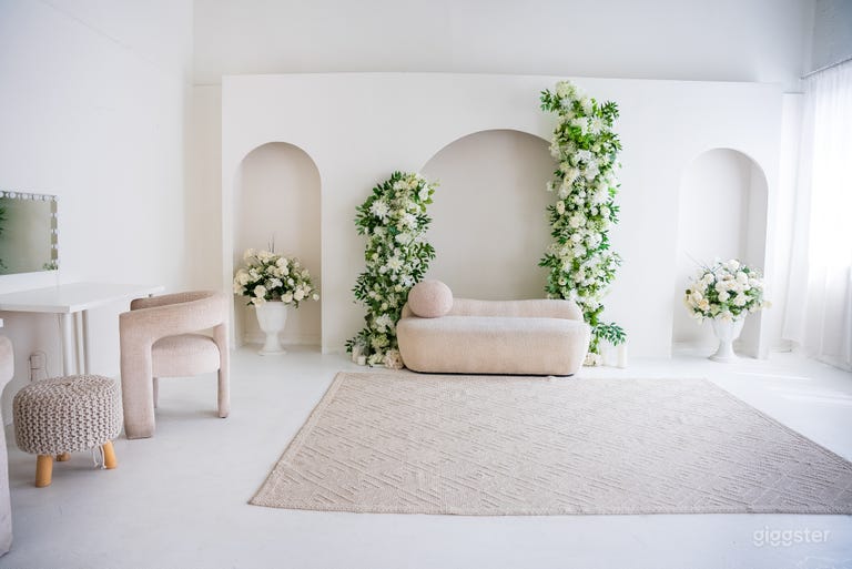  Emily in Paris and floral garden! 