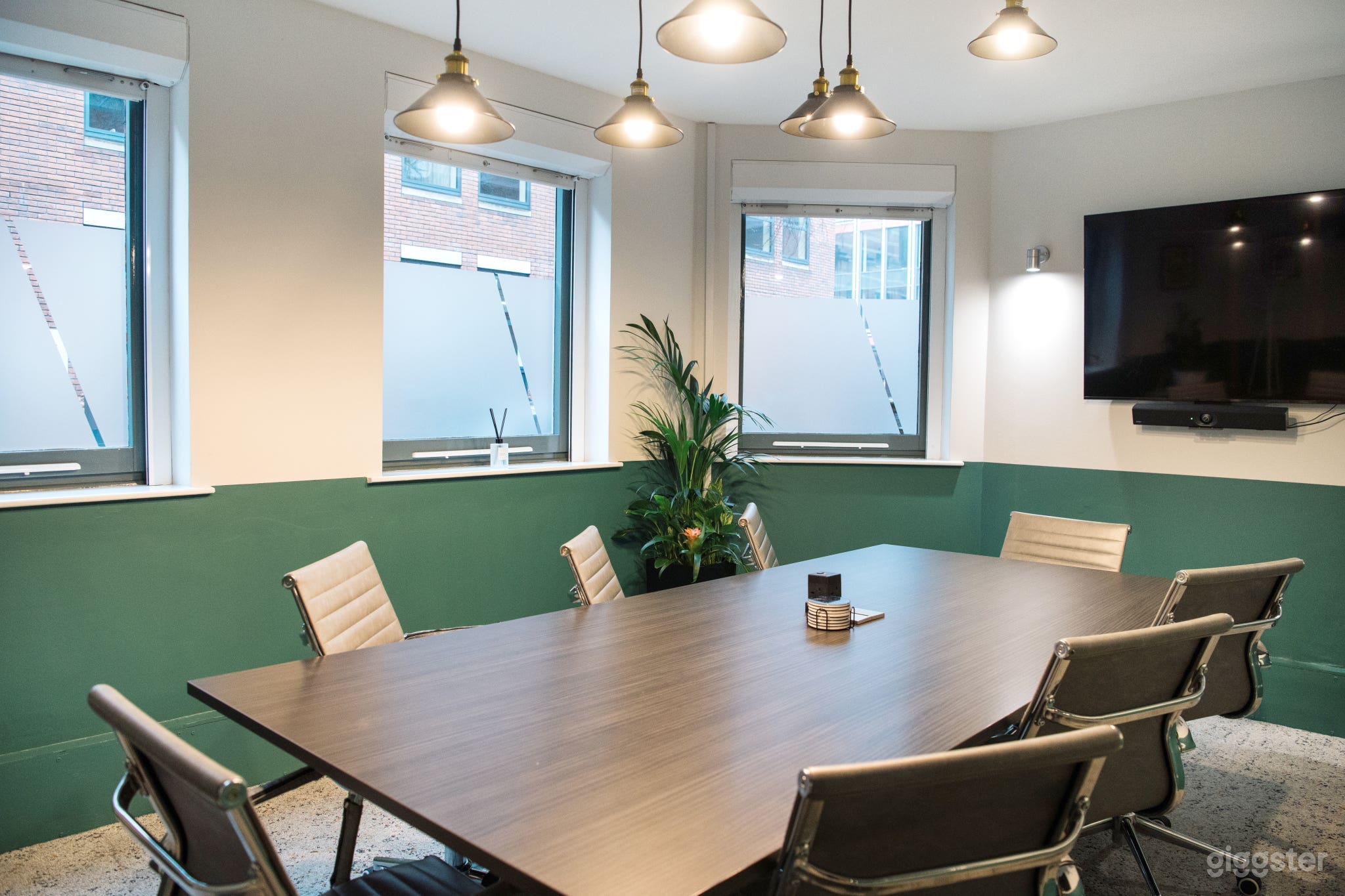 Headrow Suite Photo 3