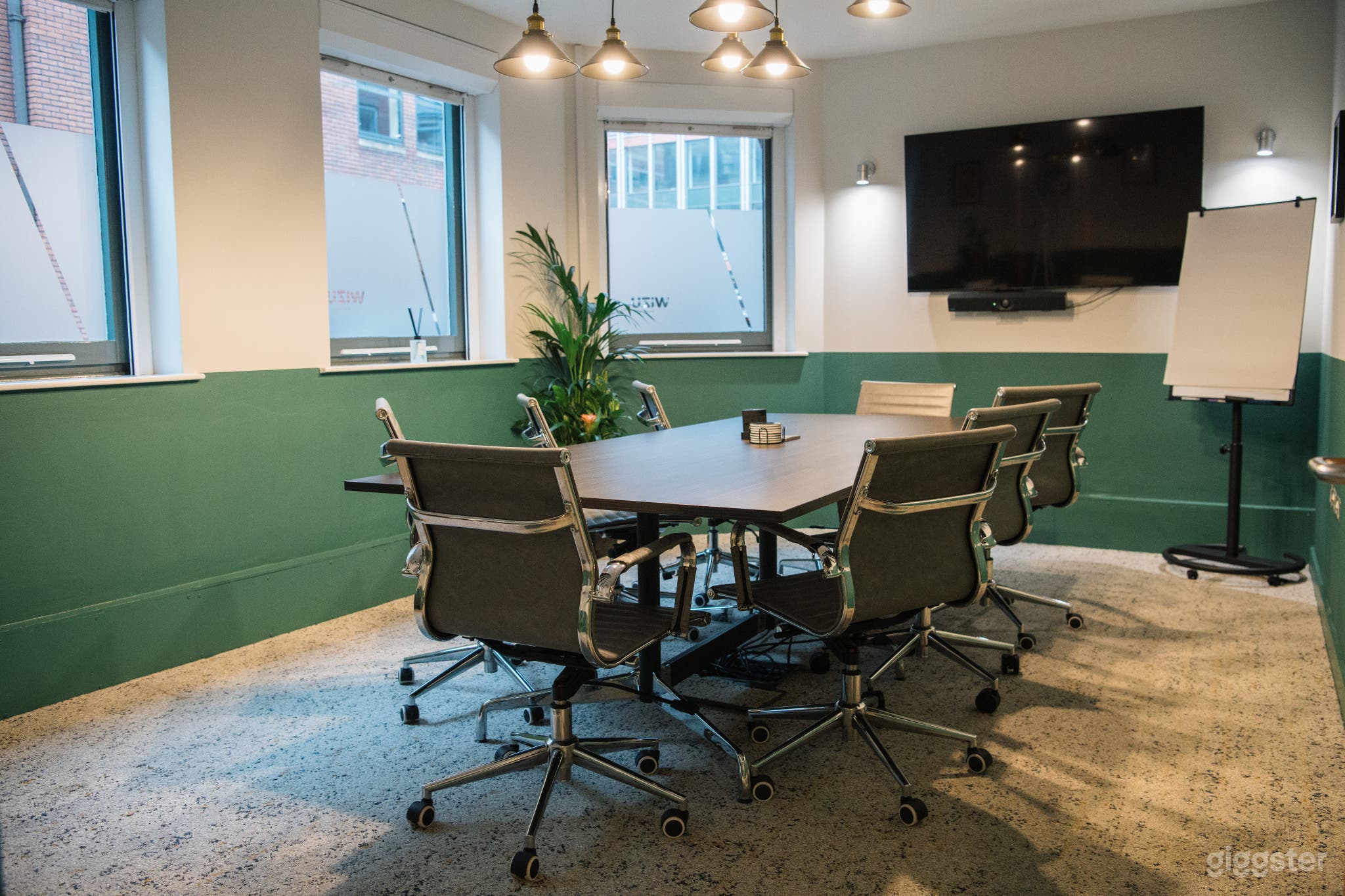 Headrow Suite Photo 1