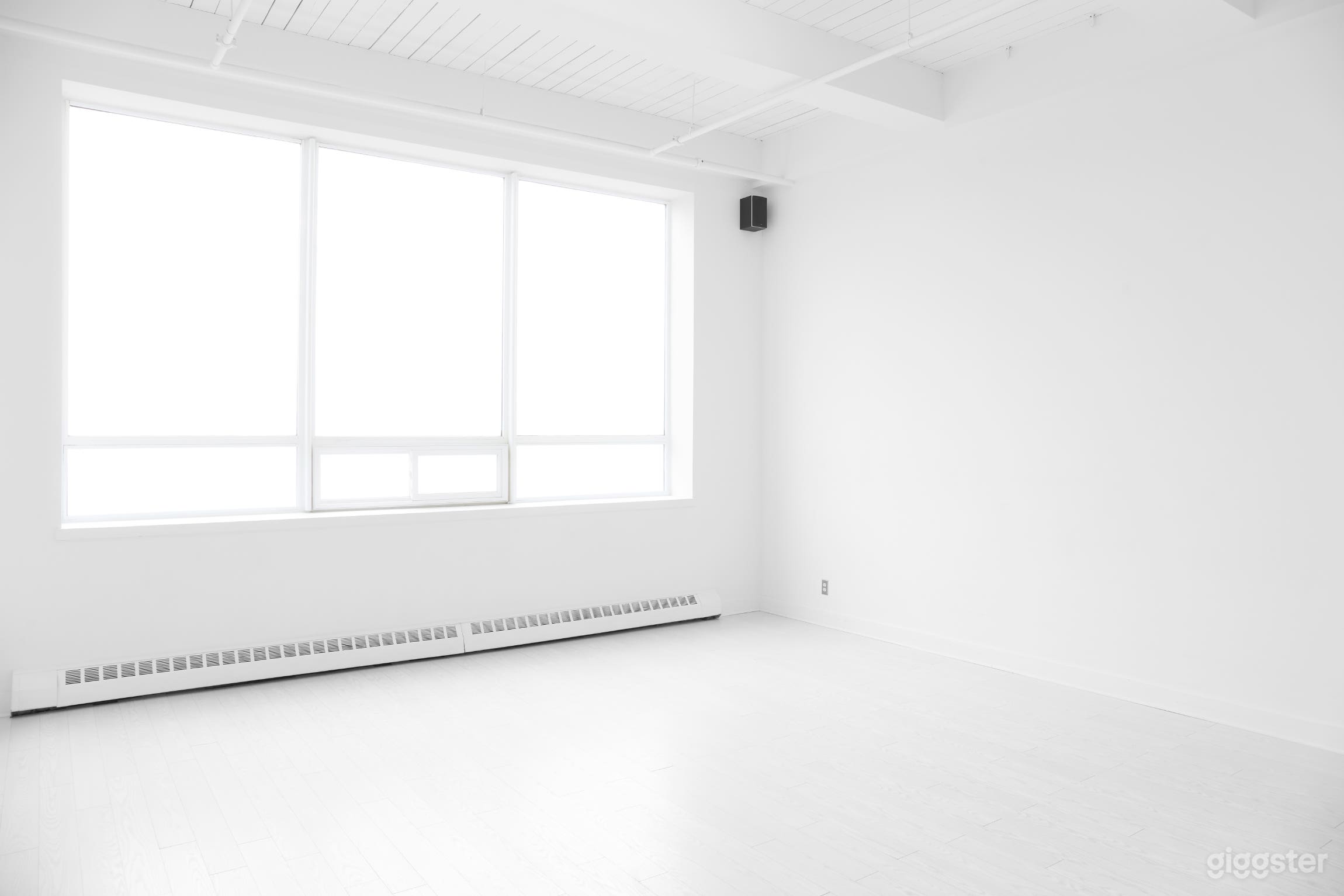  All White Bright Open Space Photo 3