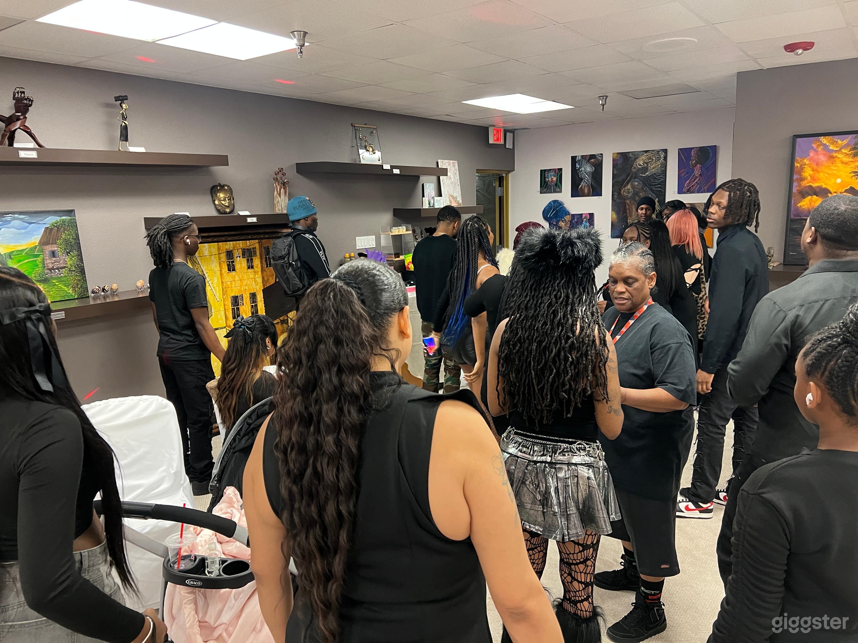 Carpeted Classy Gallery  Photo 4