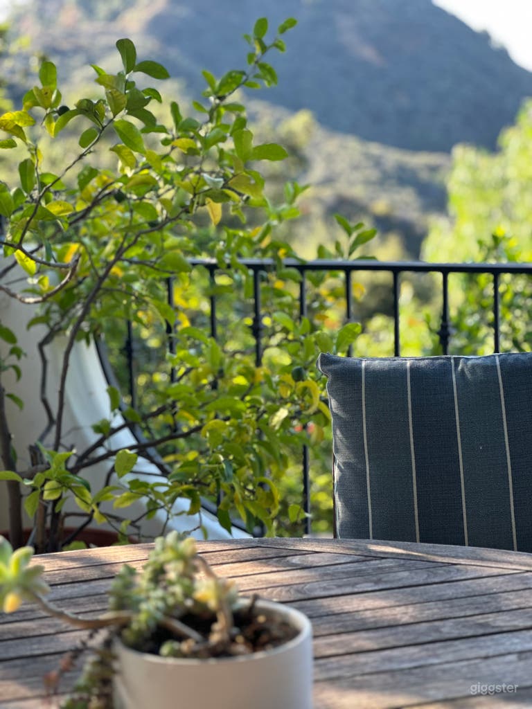  Balcony 