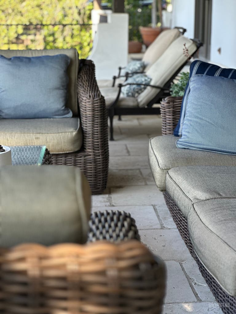  Balcony seating, ocean view 