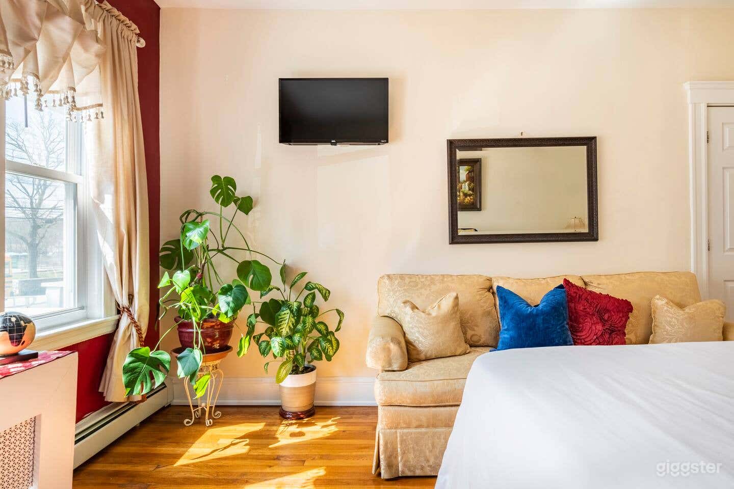 Classy Mini Suite for Production Photo 3