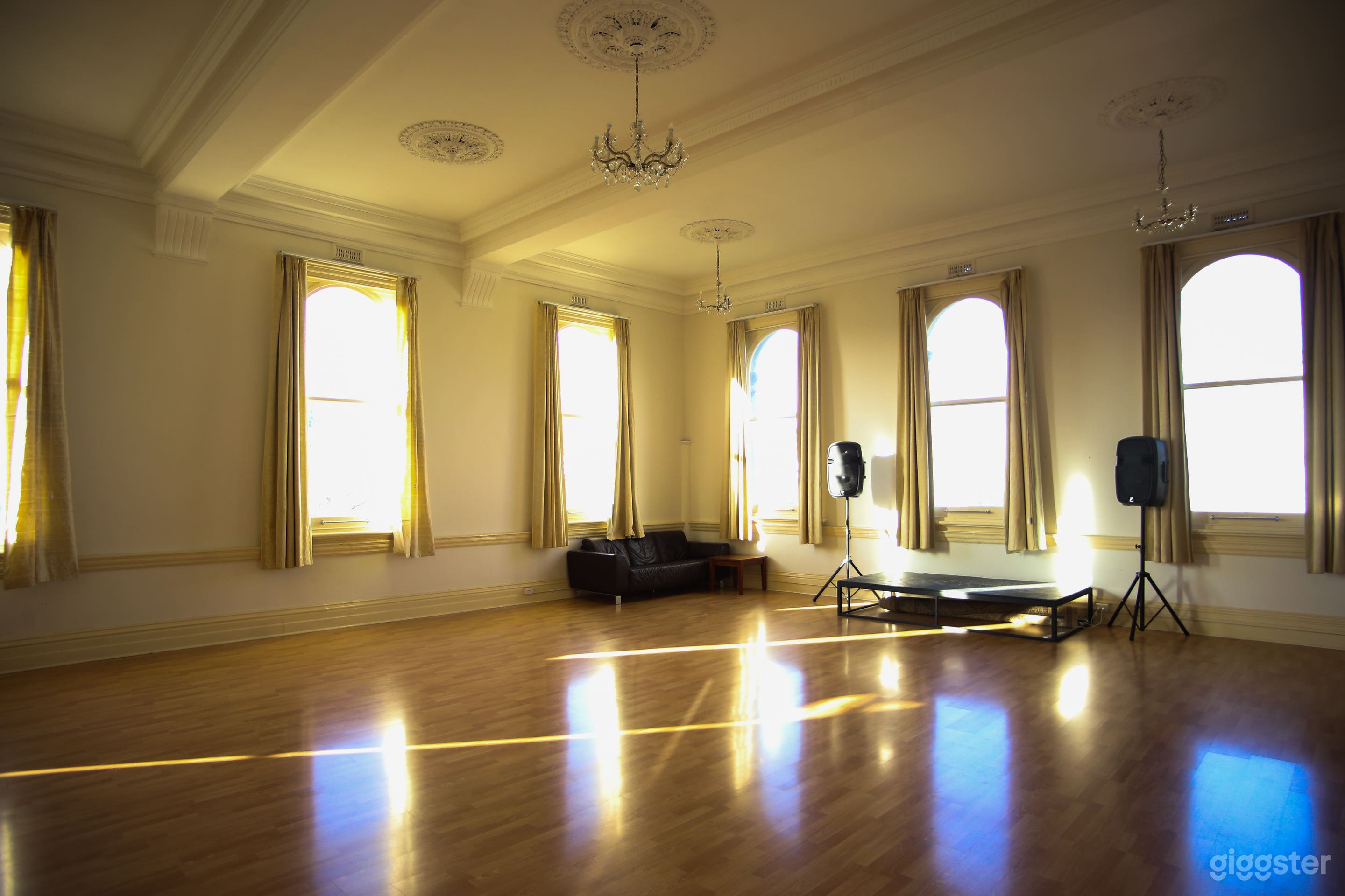 Spacious hall in the heart of Fitzroy Photo 4