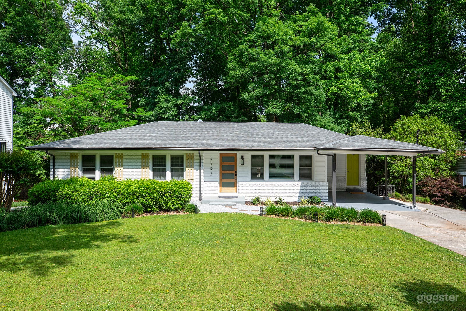 Elegant and Cozy Basement Apartment Retreat Photo 2