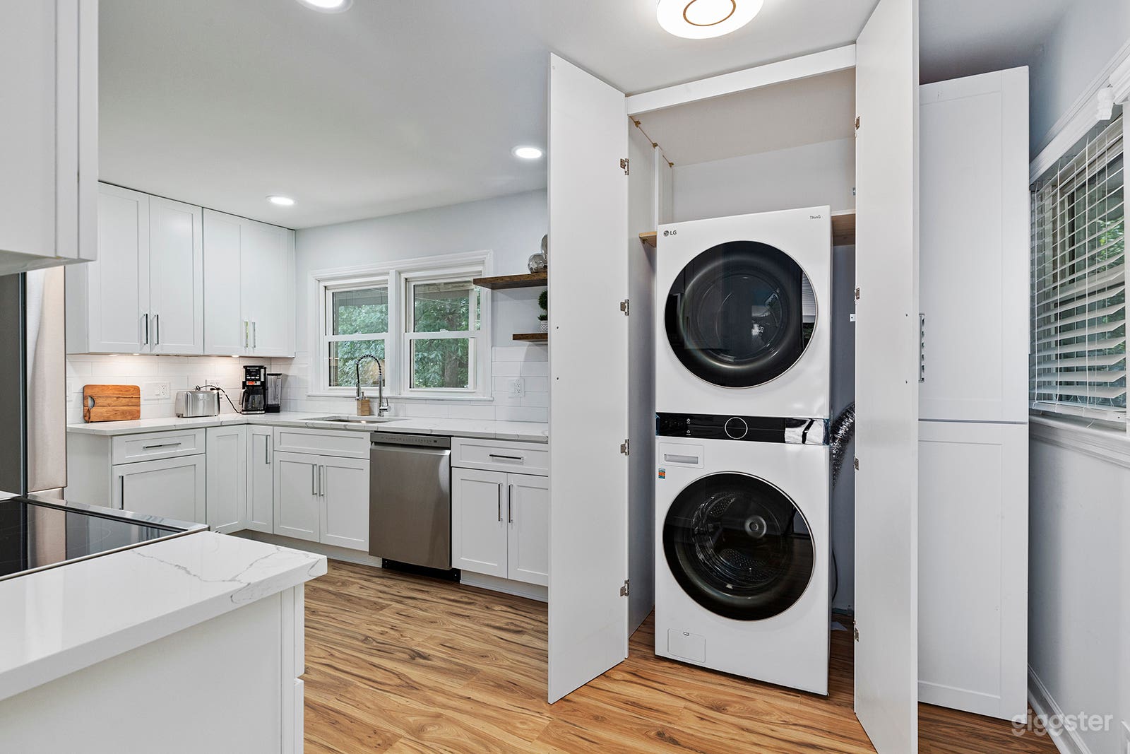 Elegant and Cozy Basement Apartment Retreat Photo 4