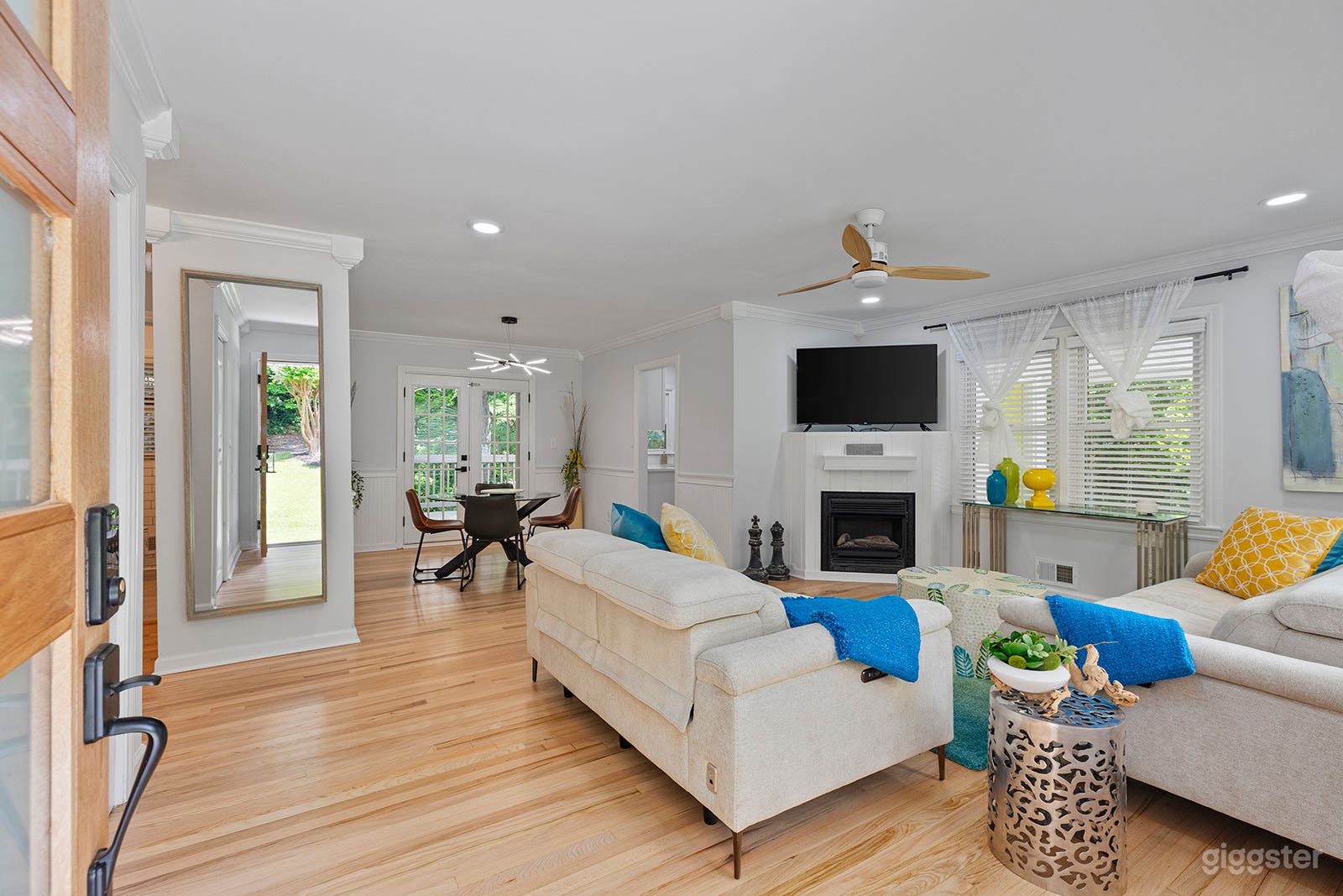 Elegant and Cozy Basement Apartment Retreat Photo 3