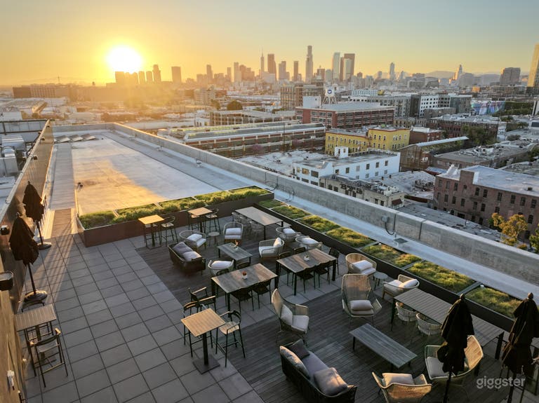  Luxury Rooftop Lounge Space w/ Skyline View 