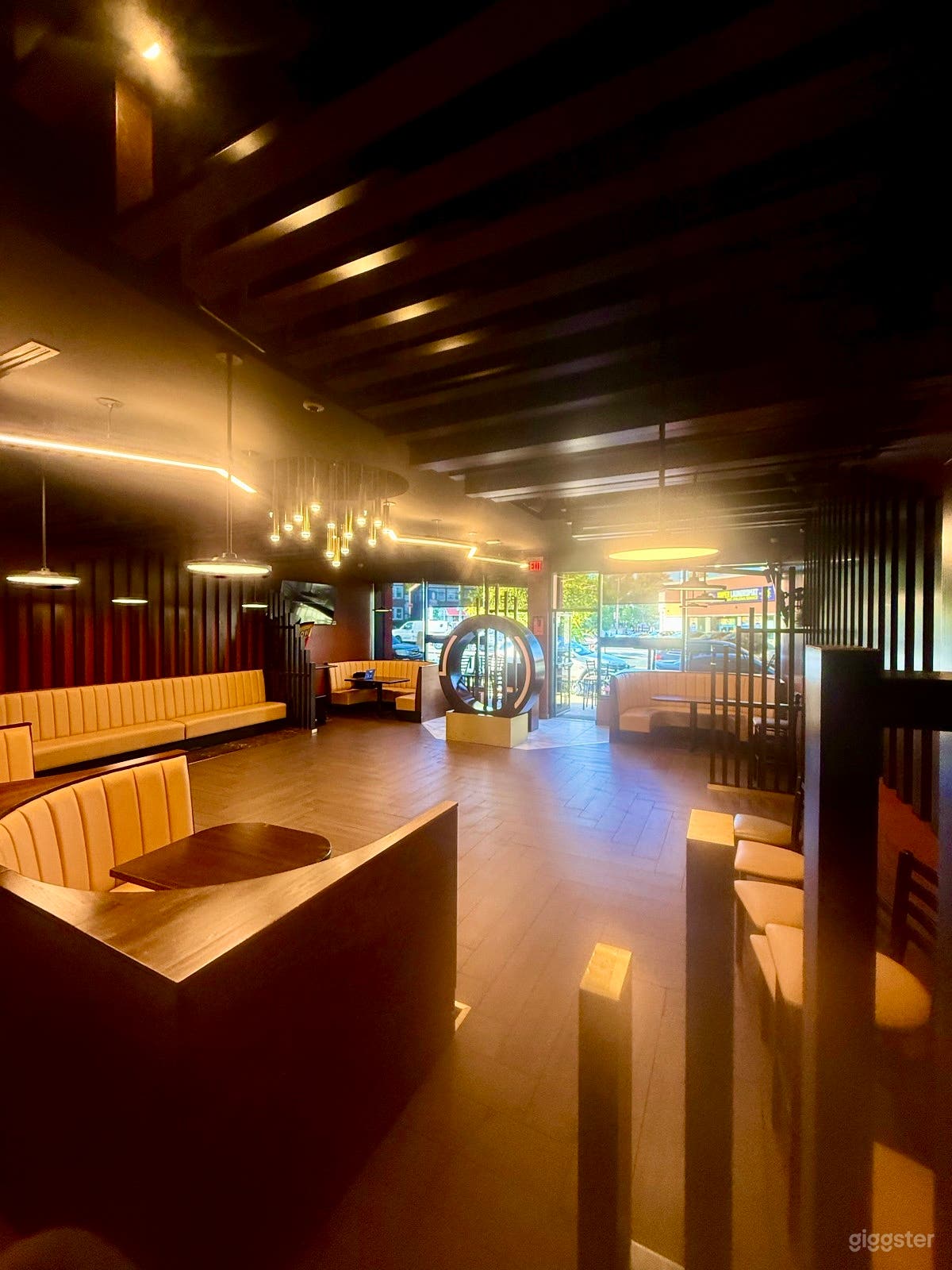 Chic Urban Venue with Dining and Dance Floor Photo 1