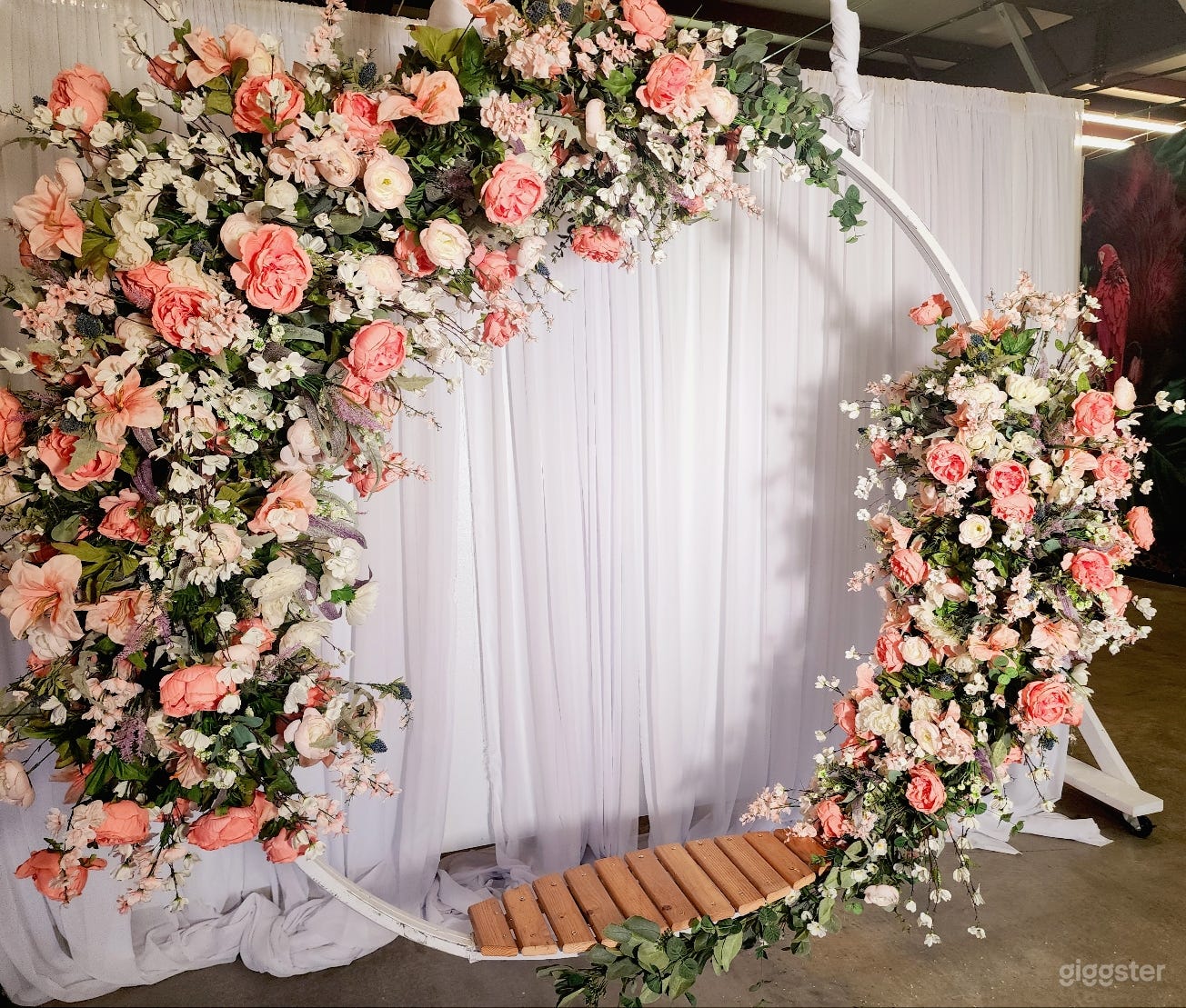 Gorgeous Modern 6 in 1 Photo/Video Studio Photo 1