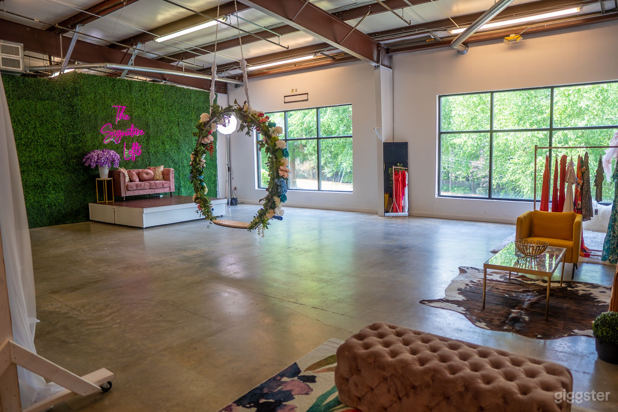 Gorgeous Modern 6 in 1 Photo/Video Studio Photo 3