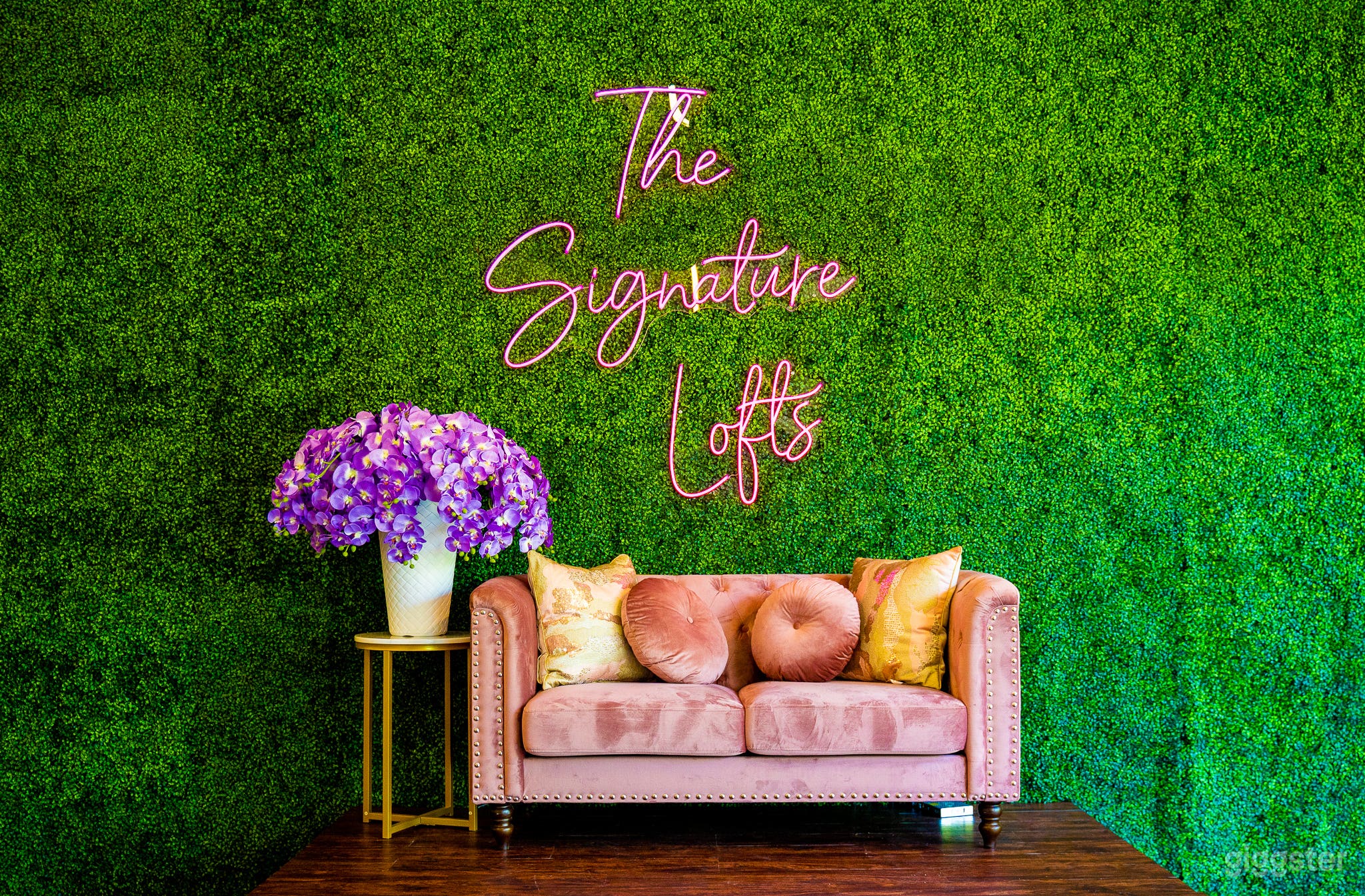 Gorgeous Modern 6 in 1 Photo/Video Studio Photo 4