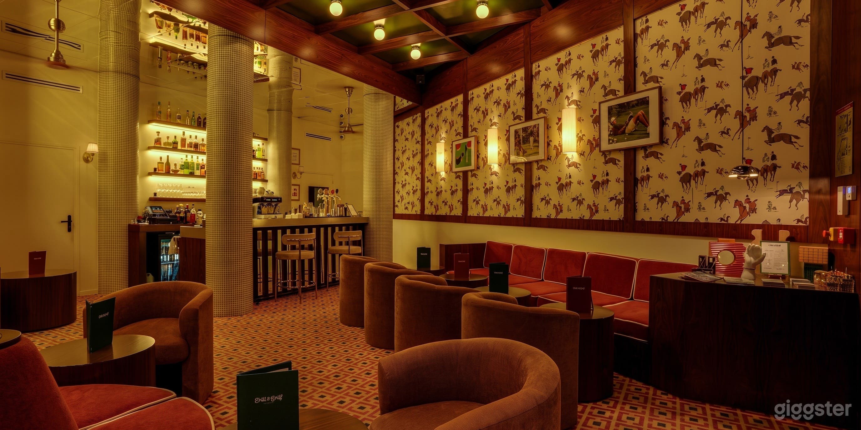 Photo de Golf Intérieur Haut de Gamme & Bar à Cocktails à Paris 2