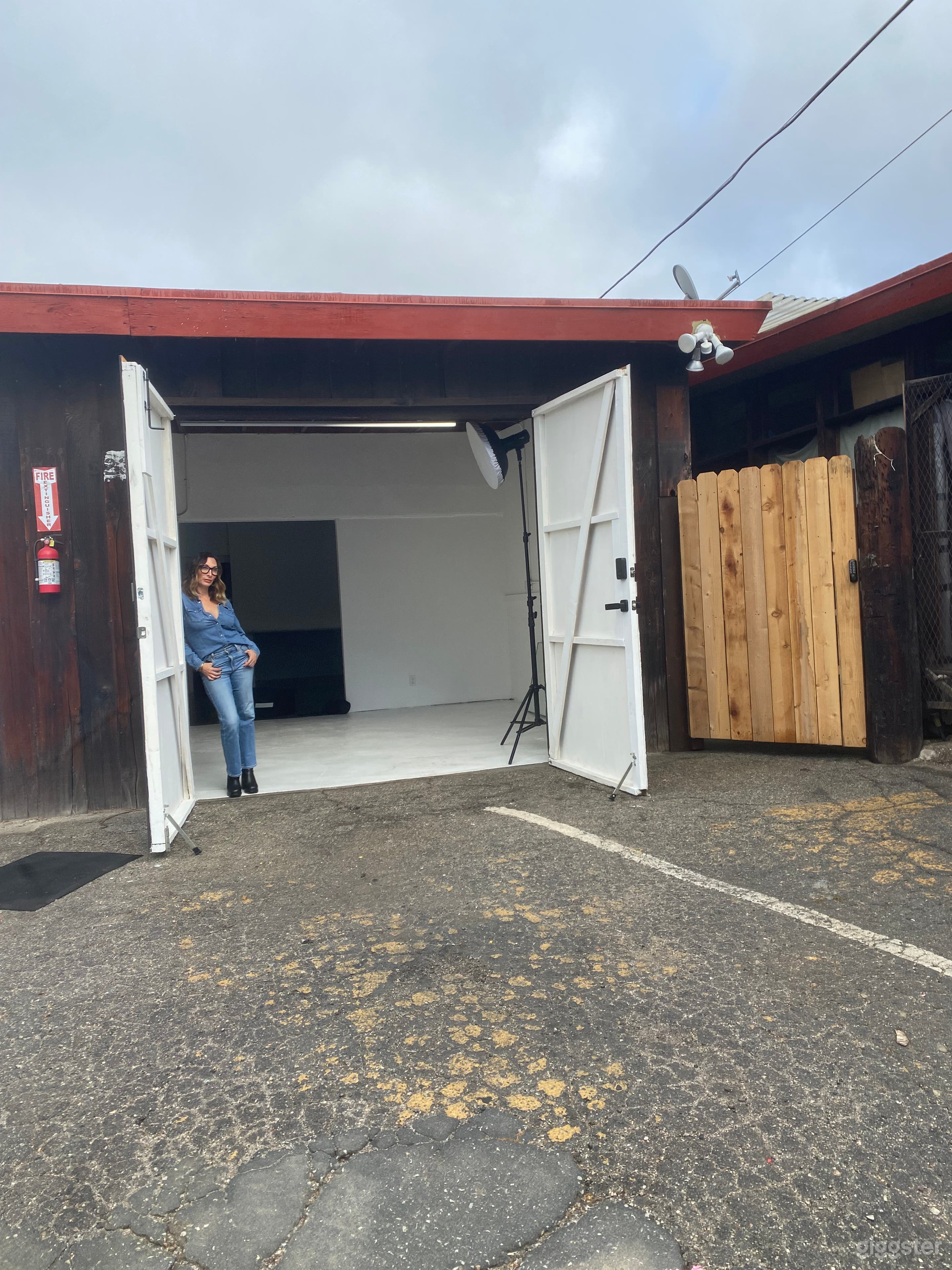 Natural Light Photo Studio/ White room  Photo 3