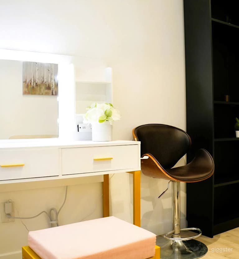  Studio B -  Compact Audio & Content Space for 2 Guests 