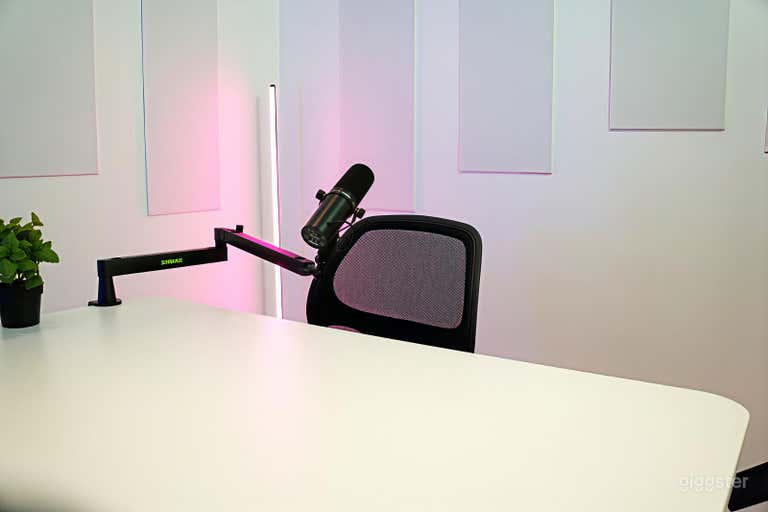  Studio B -  Compact Audio & Content Space for 2 Guests 