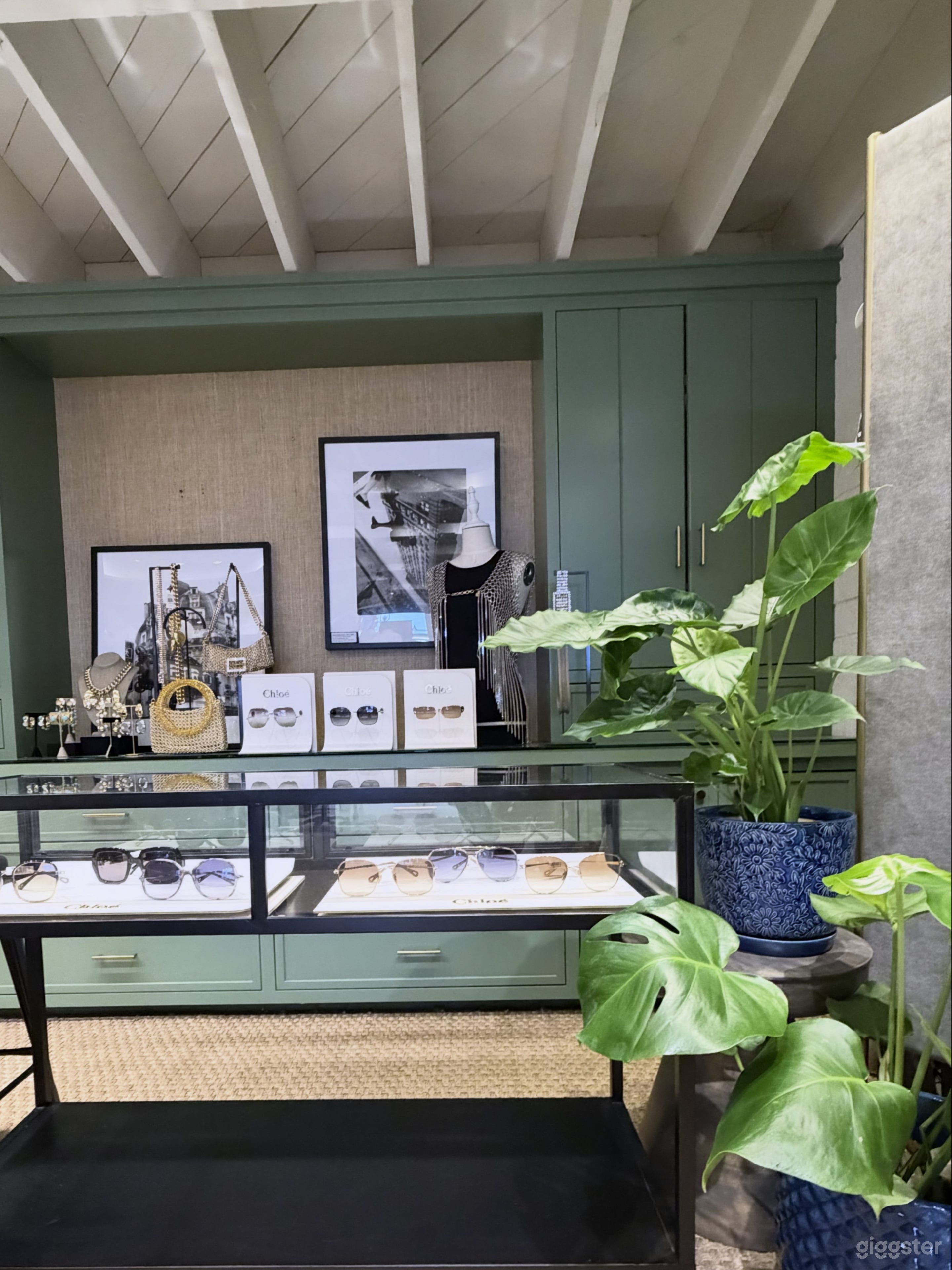 Chic Coastal Boutique: Pop Ups / BRAND Activations Photo 3