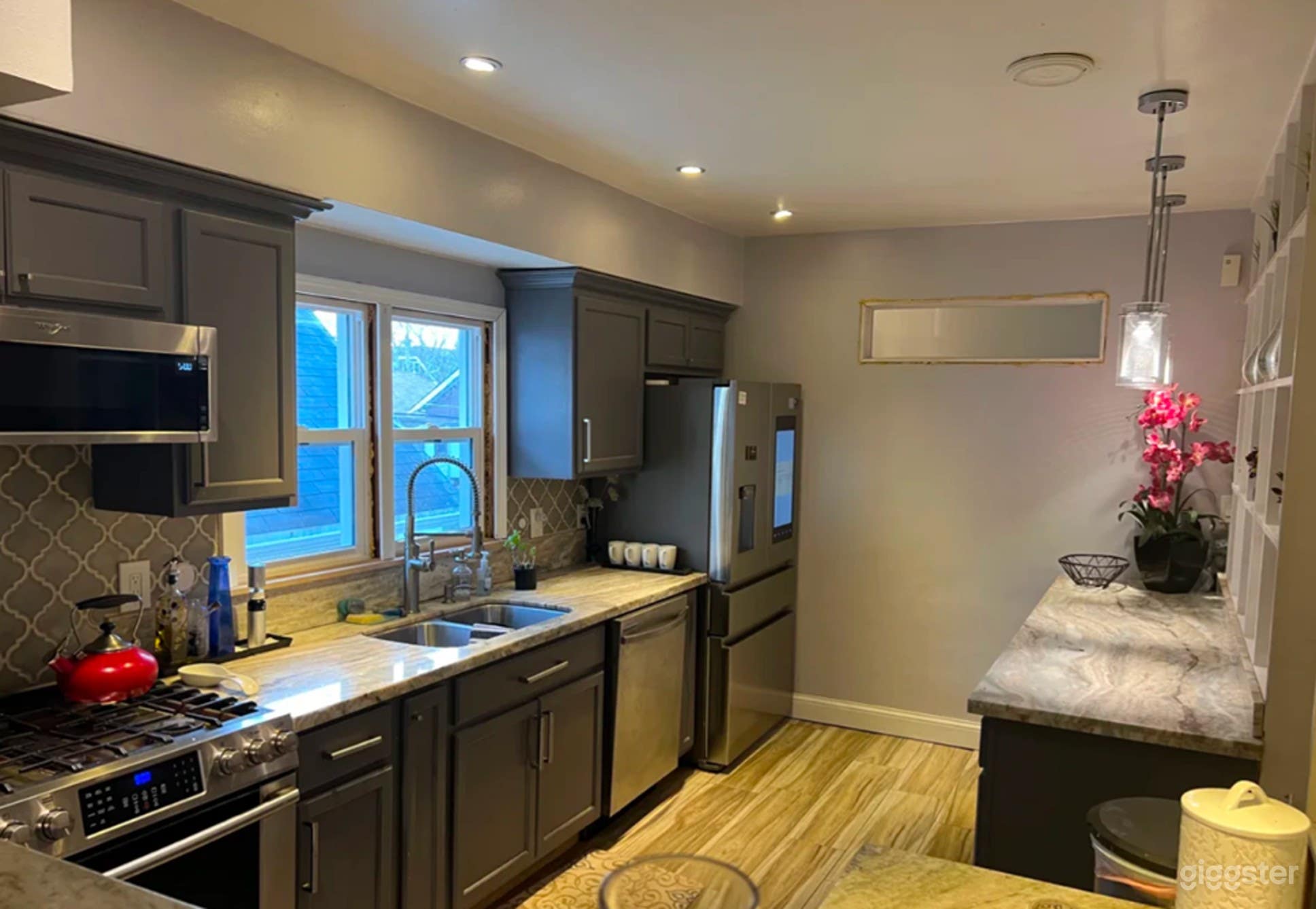 Charming Open-Concept Living Room with Kitchen Photo 3