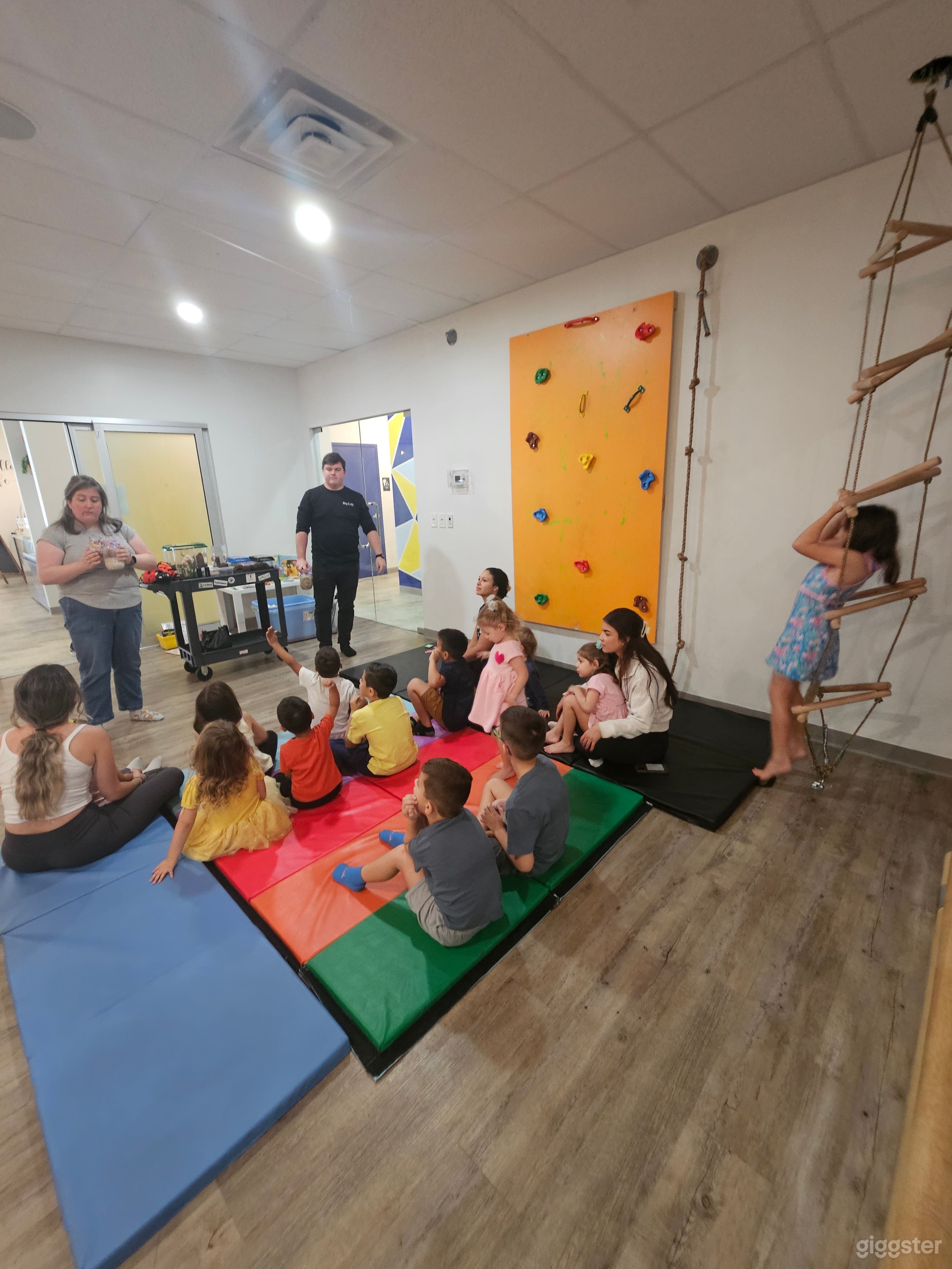 Versatile 700 sq ft Dance/Fitness Studio w/ Mirrors &amp; Barres Photo 4