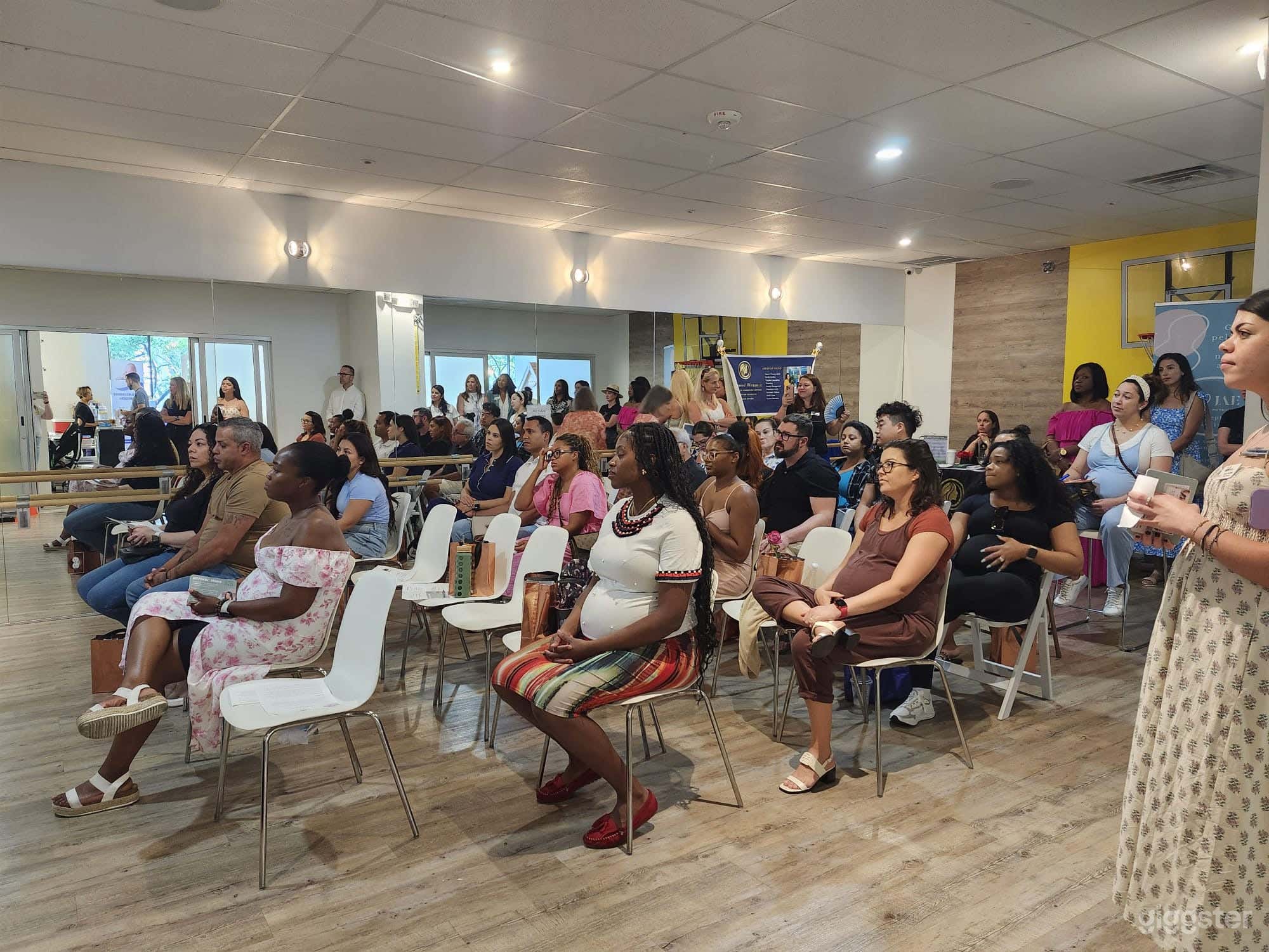 Versatile 700 sq ft Dance/Fitness Studio w/ Mirrors &amp; Barres Photo 2