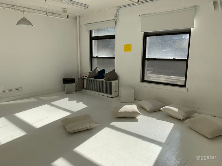  Gallery, can use pillows and enjoy natural sunlight 