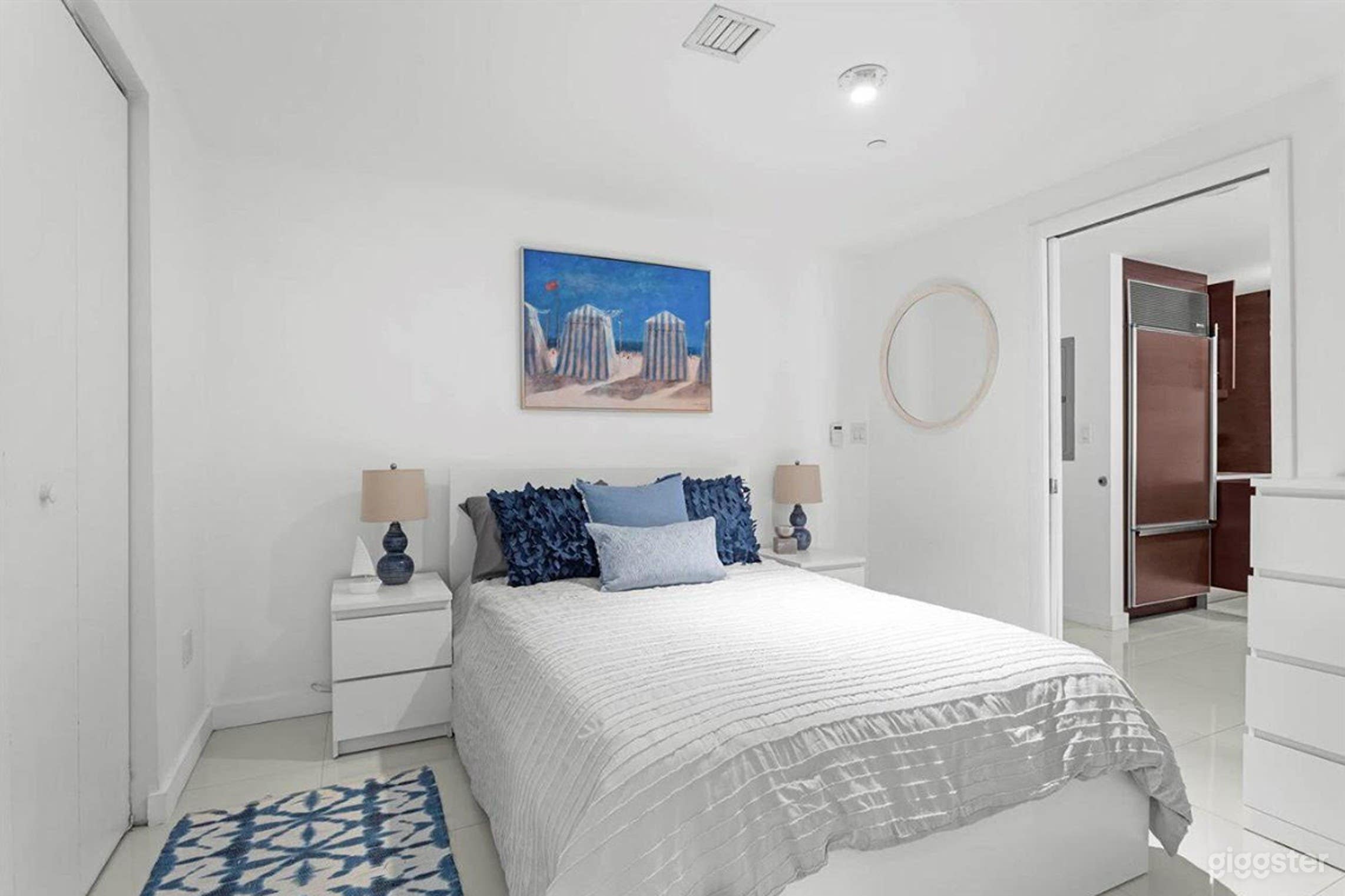 Modern Cozy-Chic Condo with Stylish Comfort Photo 2