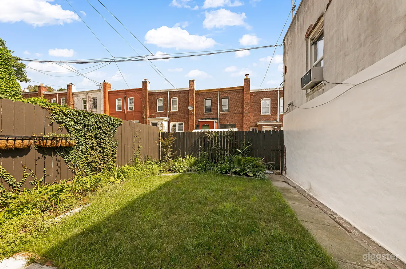 Brookyn Home with Backyard, Kitchen Island Photo 4