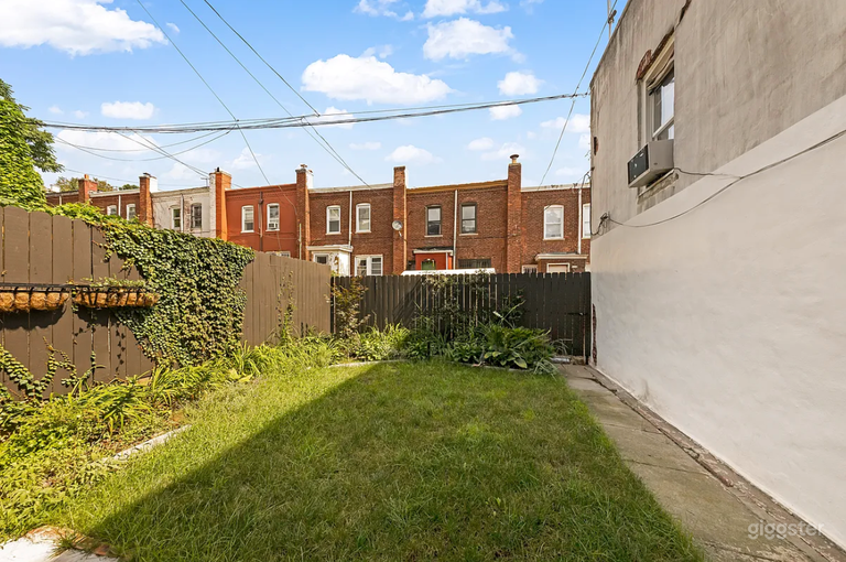  Brookyn Home with Backyard, Kitchen Island 
