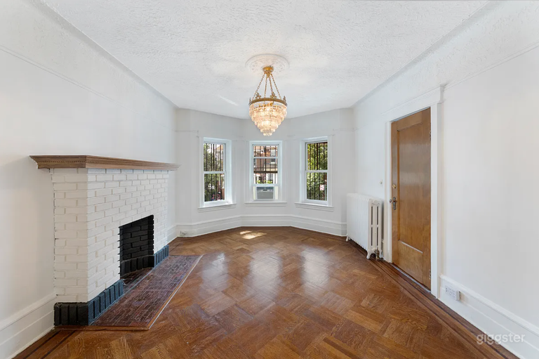  Brookyn Home with Backyard, Kitchen Island 