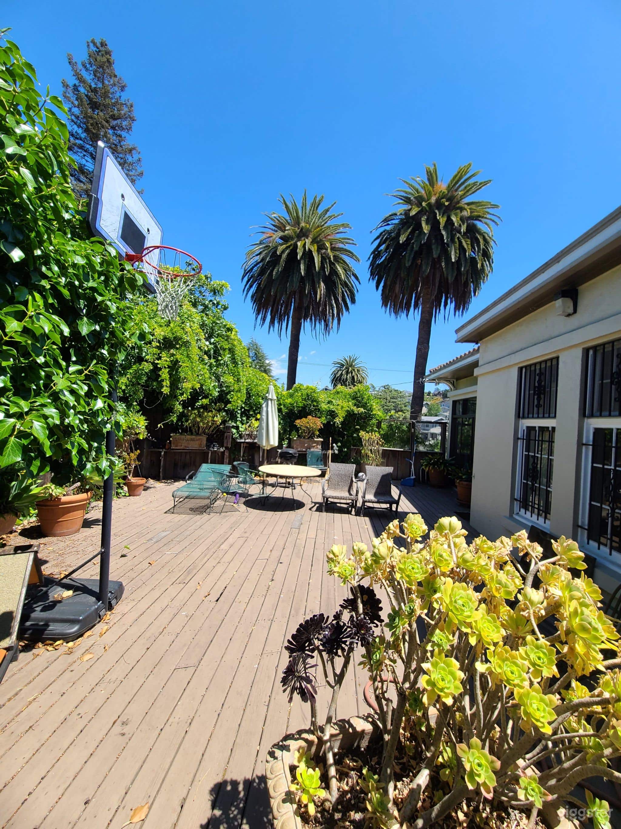 Gorgeous Architecture and Art, easy parking Photo 4