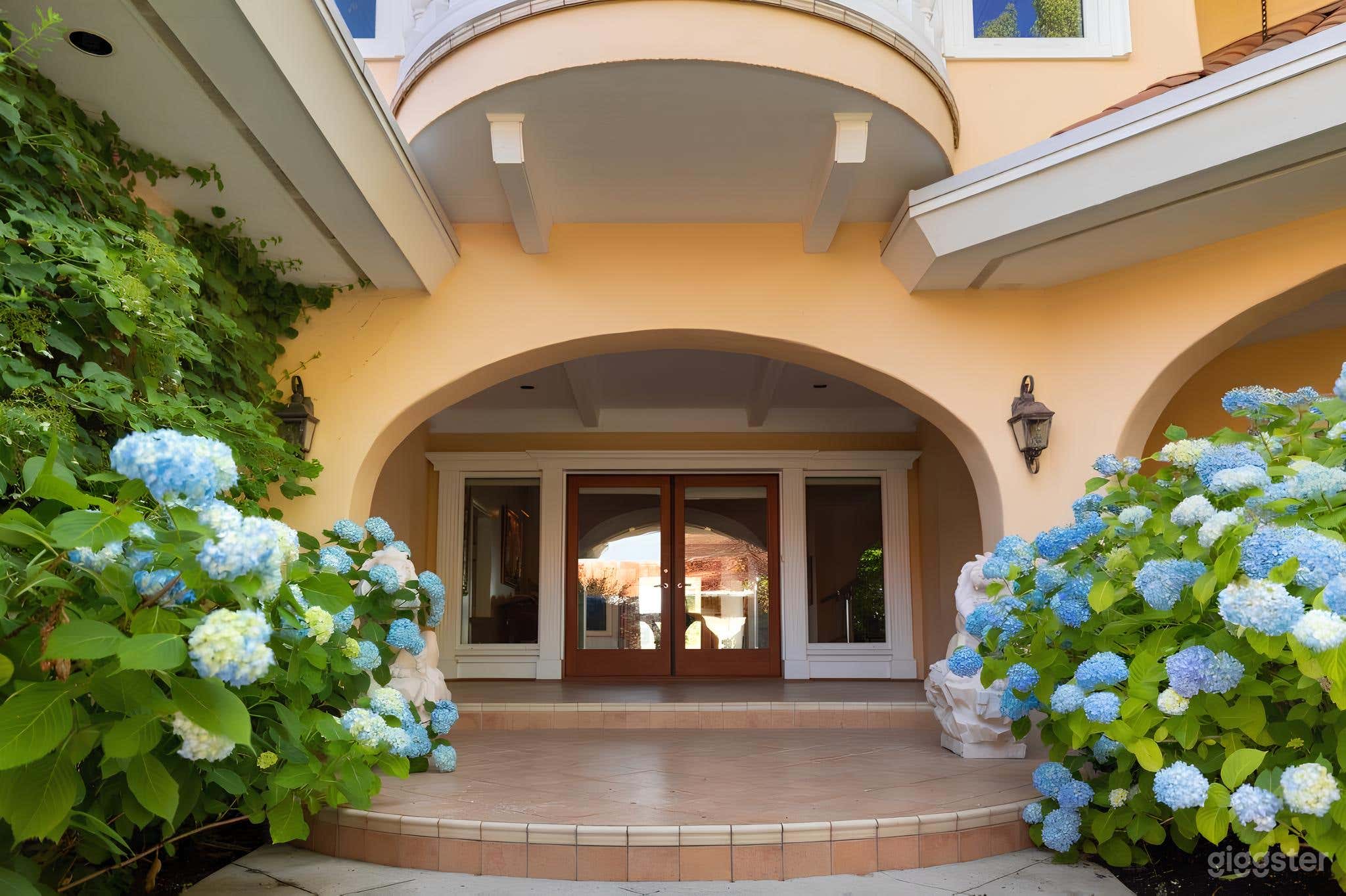 Mediterranean-style Villa Estate in East Kelowna Photo 3