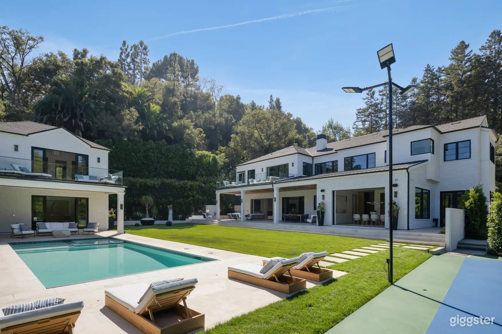 DREAM HAVEN OUTDOOR POOL Photo 3