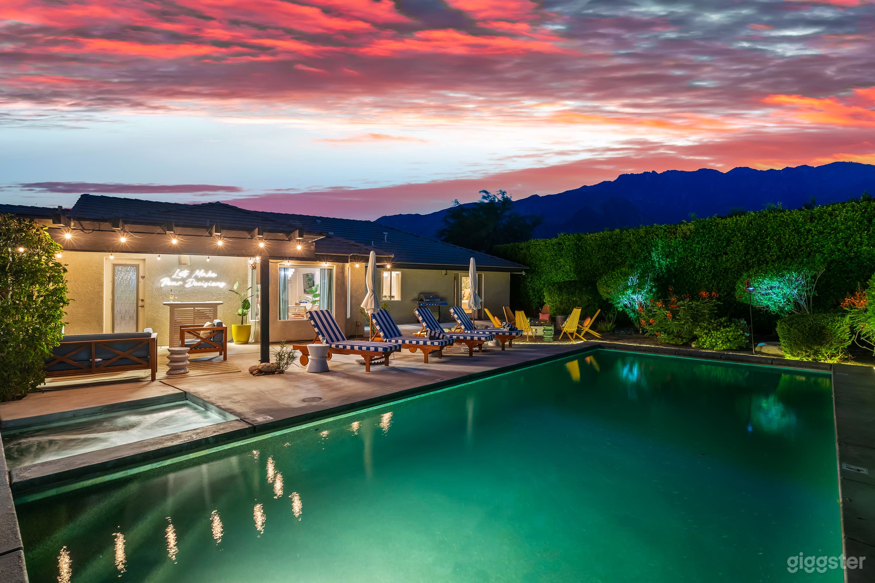 Pool! Hot tub! Fire pit! Photo 1