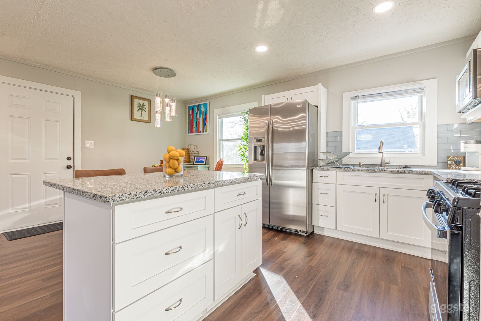 Cozy Bungalow in Lakewood Heights  Photo 1