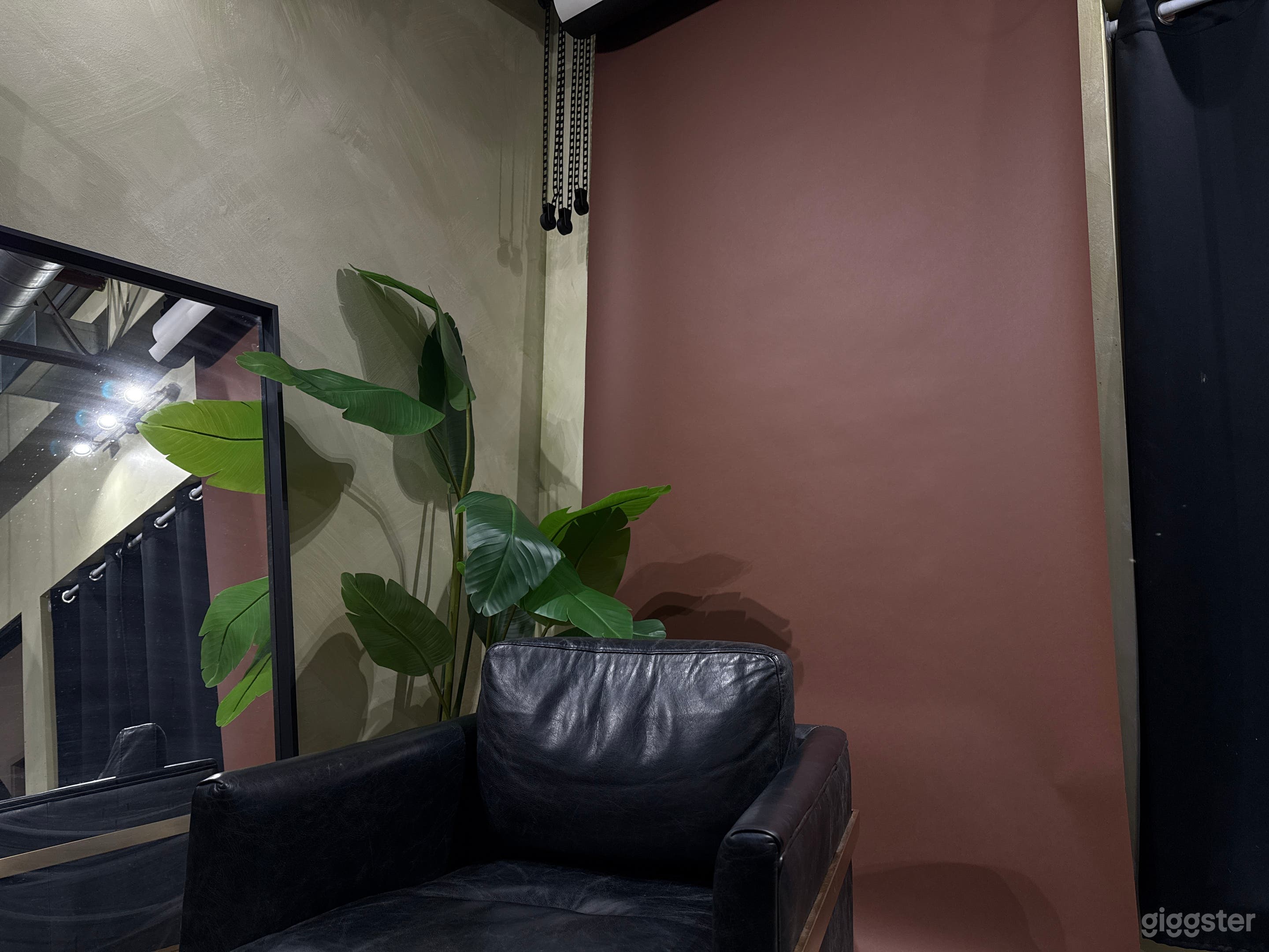 Chestnut Backdrop  Rich and warm, the chestnut backdrop exudes sophistication and depth, making it ideal for capturing timeless, elegant portraits. Its earthy tones complement various skin tones and styles, creating a luxurious and inviting atmosphere.