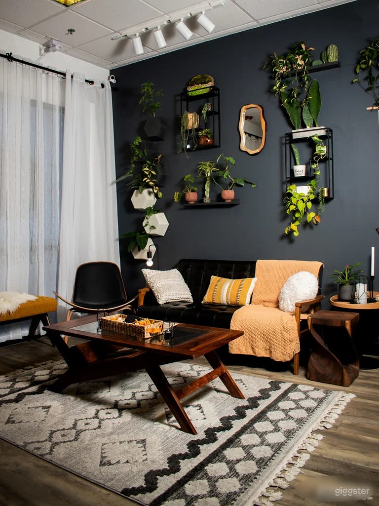  Different backdrops available to lend variety to your filming. 