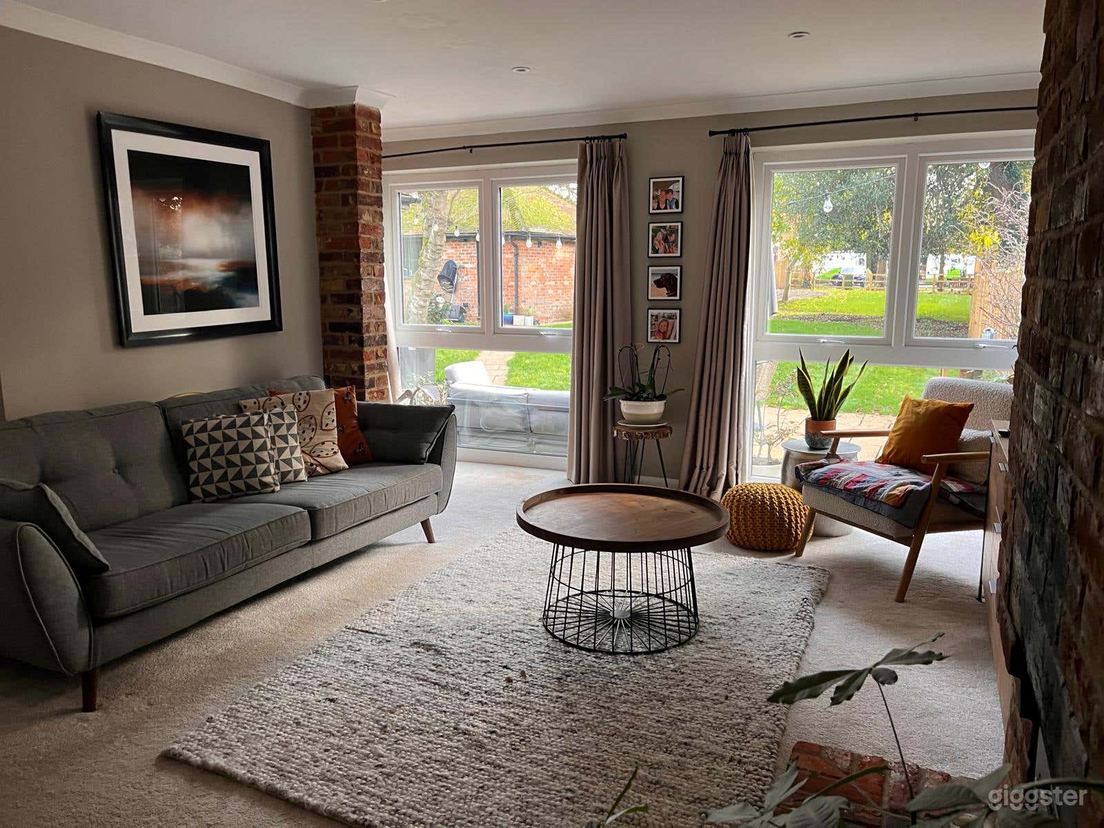 Grade 2 listed Barn conversion with large garden Photo 1