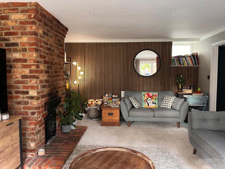  Grade 2 listed Barn conversion with large garden 