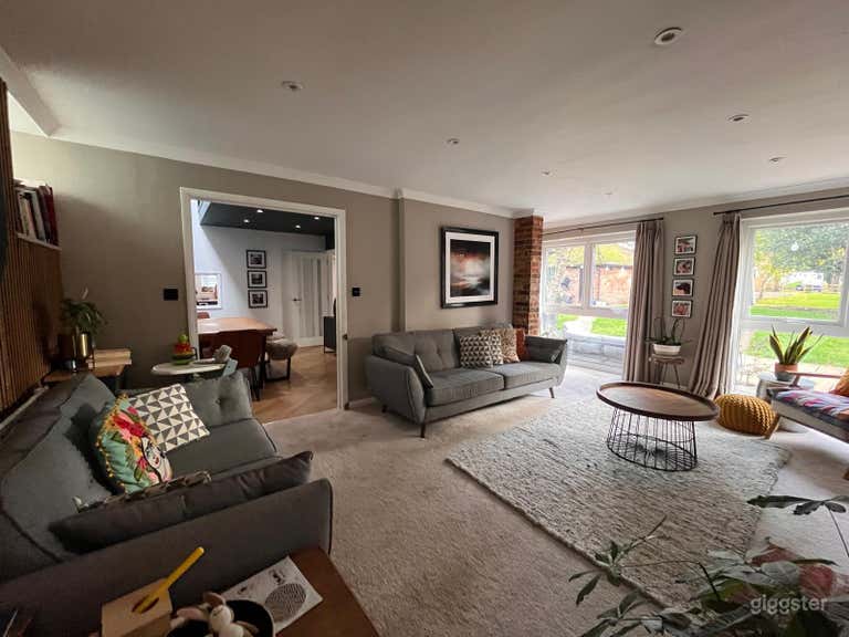  Grade 2 listed Barn conversion with large garden 