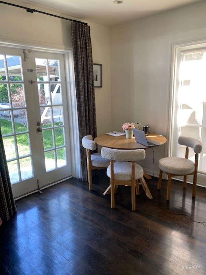 Historic Neighborhood with beautiful yard & outdoor Kitchen Photo 4