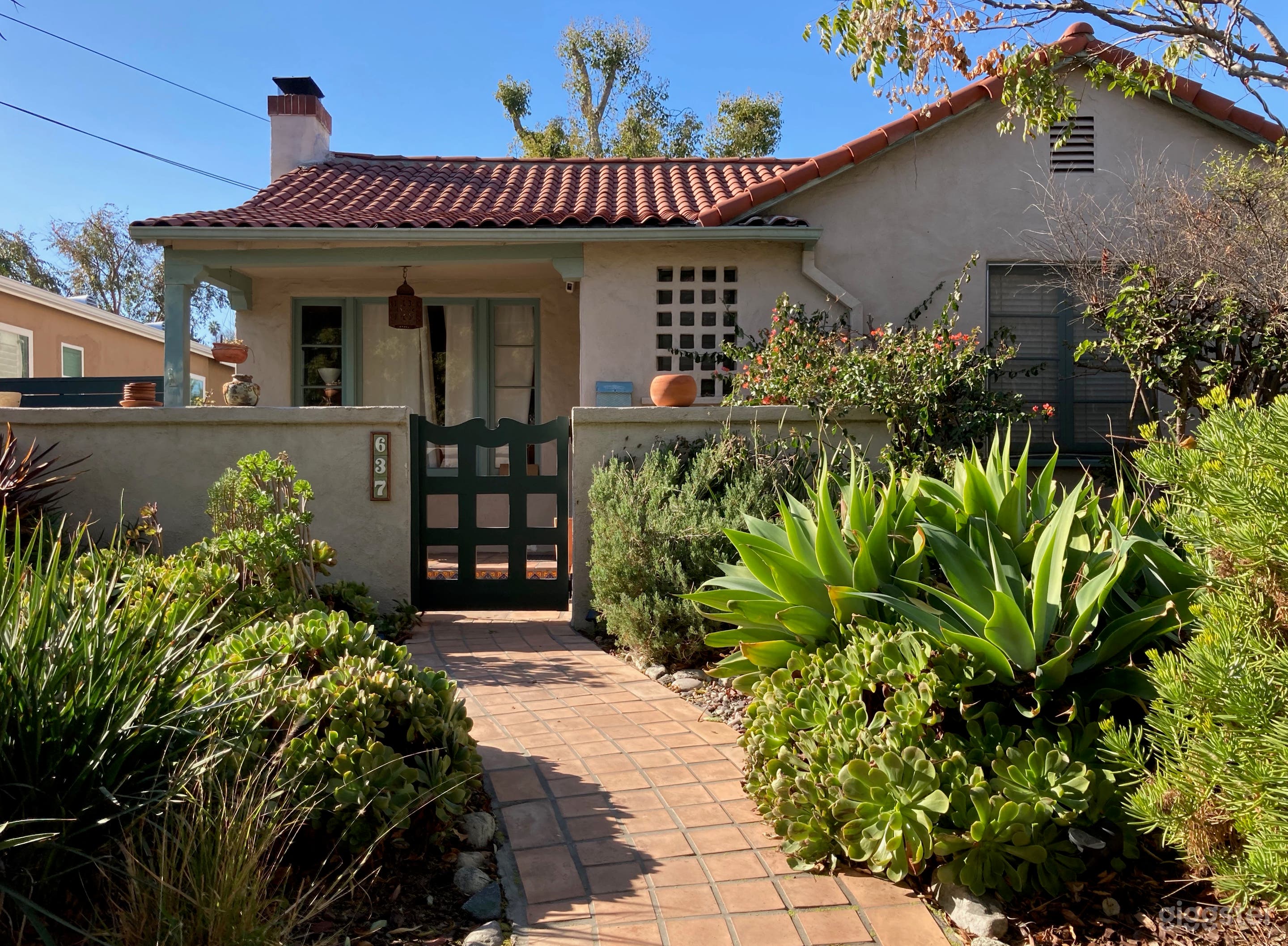 front 2021-
Highland Park, Los Angeles 1930 Spanish Revival #spanishrevival #losangeles #spanishhouse