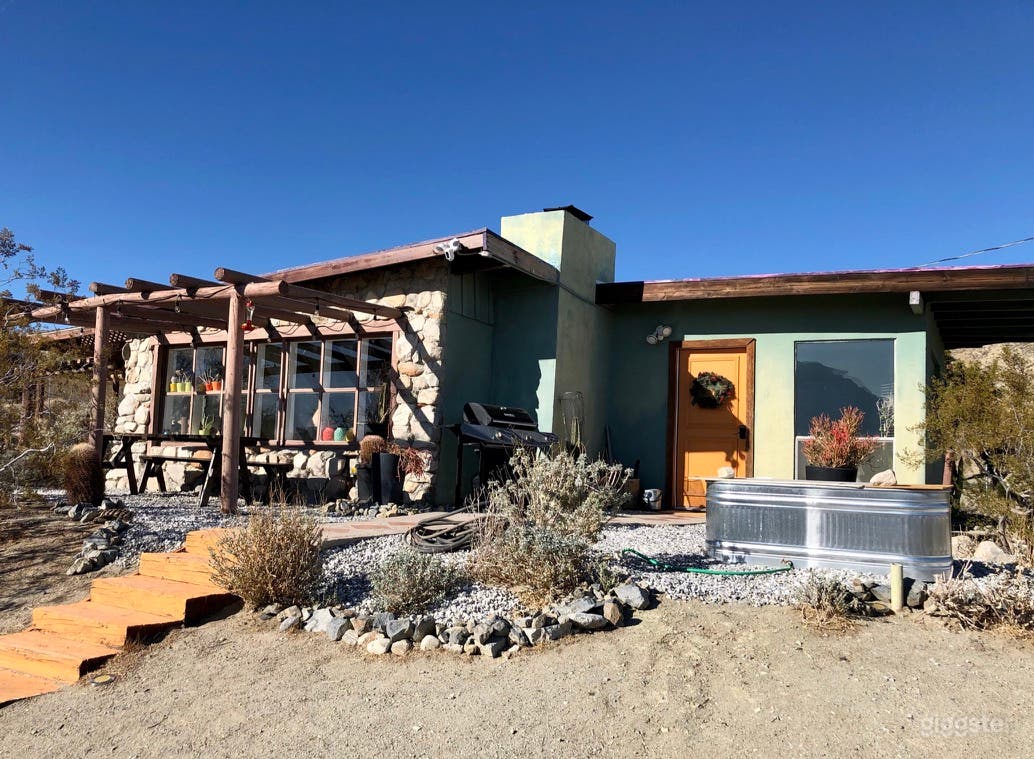Image showcasing Midcentury-Modern homestead in the desert. | Rent this location on Giggster