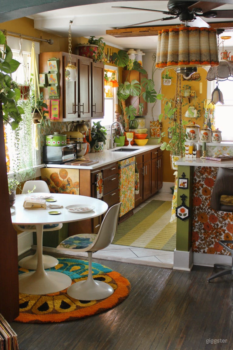  Retro 1970s Sunshiny Home 
