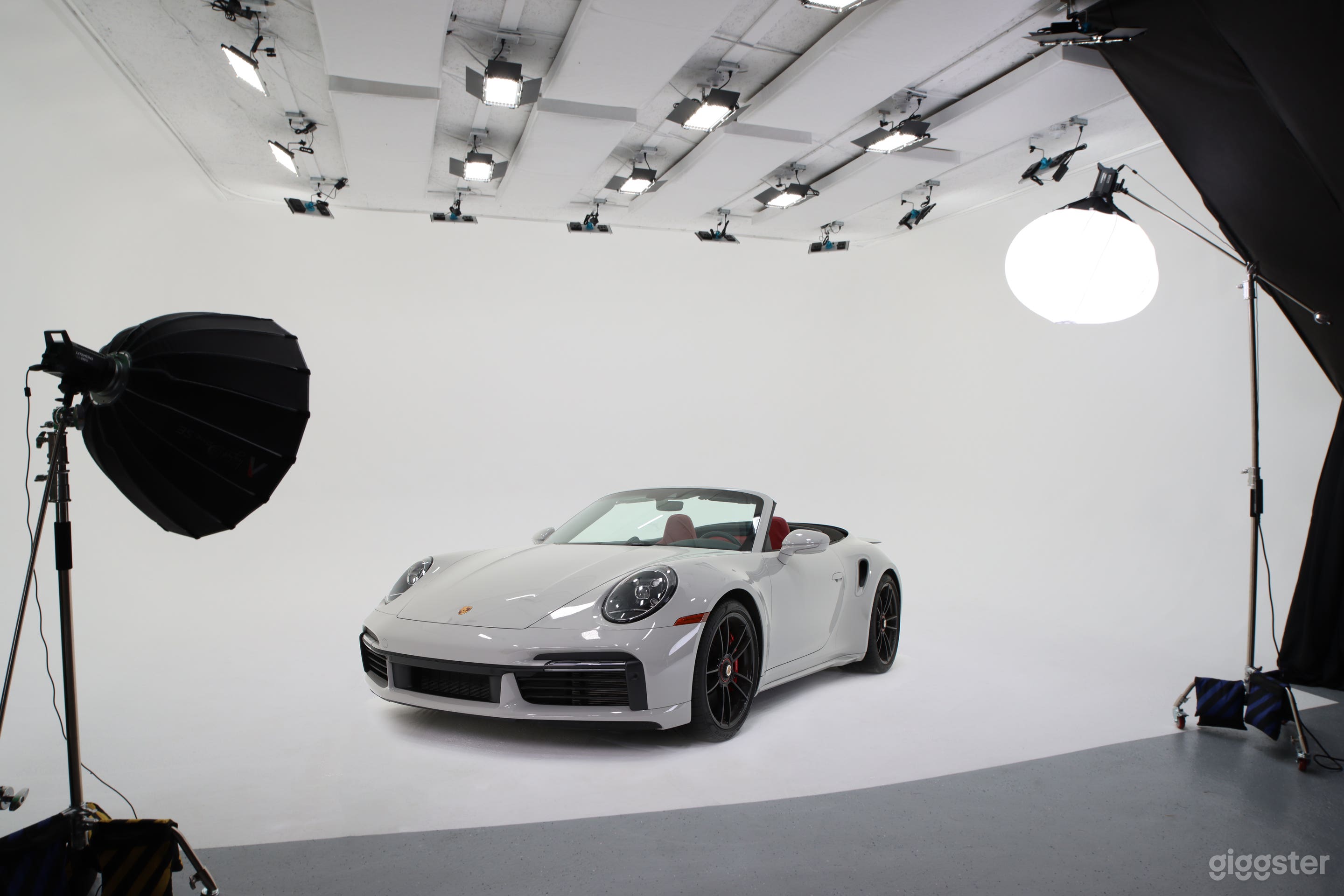 Studio Cyclorama Photo 2