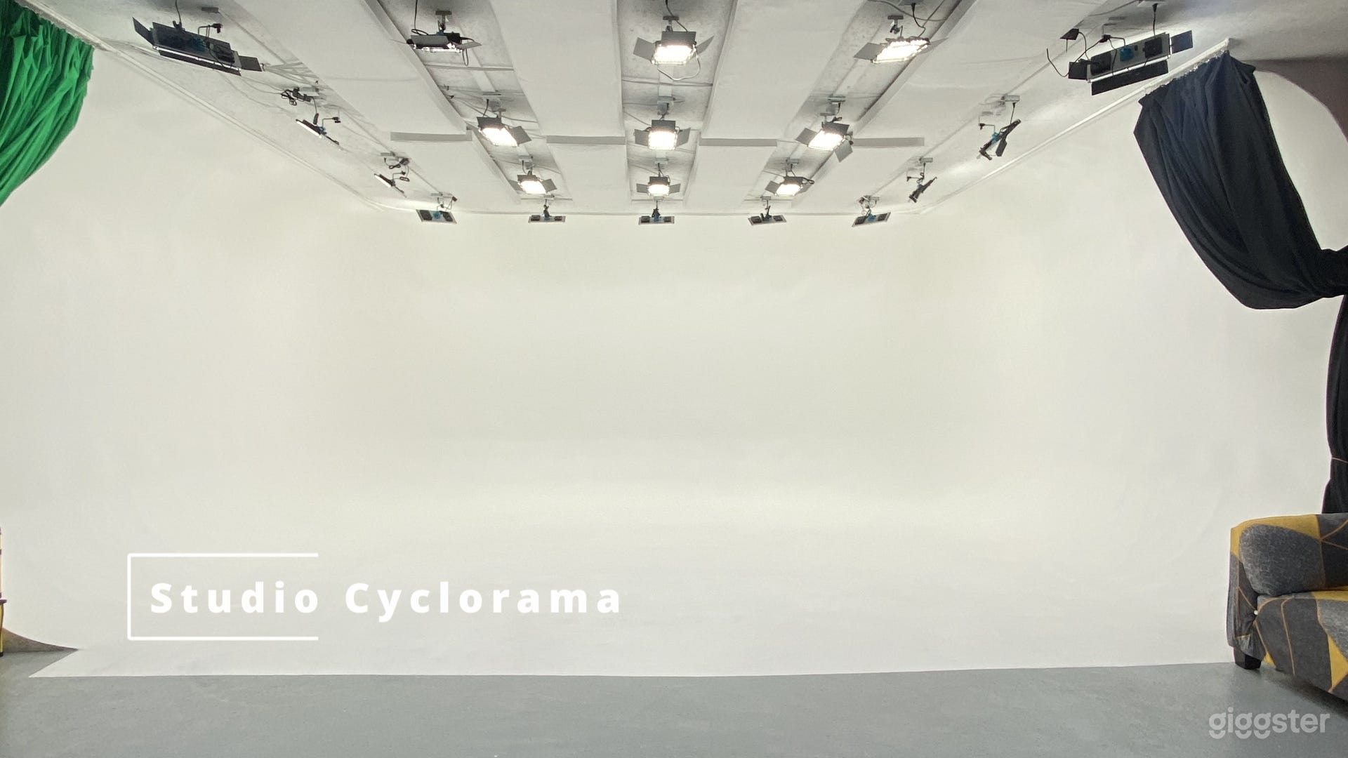 Studio Cyclorama Photo 1