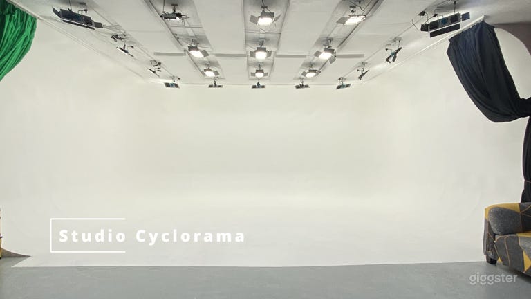  Studio Cyclorama 